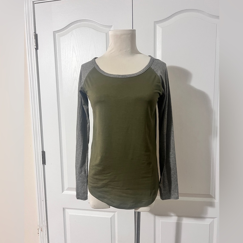 Rue21 Baseball Long Sleeve Tee - sz S Juniors‎